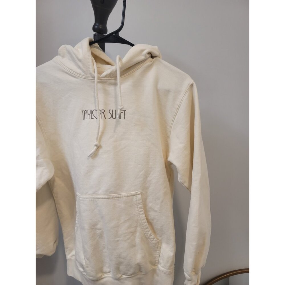 Taylor Swift Beige The Eras Tour Fearless Heart Hands Photo Hoodie Small - Picture 2 of 12